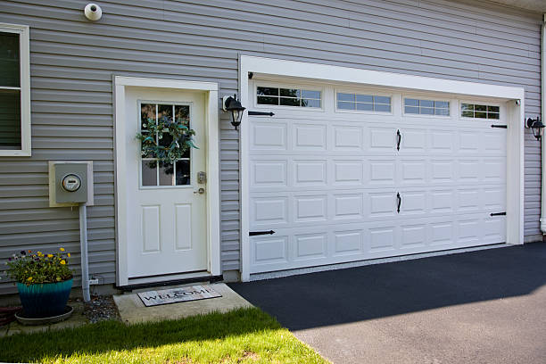 24/7 Emergency Garage Door Panel Replacement experts in Tellico Village, TN